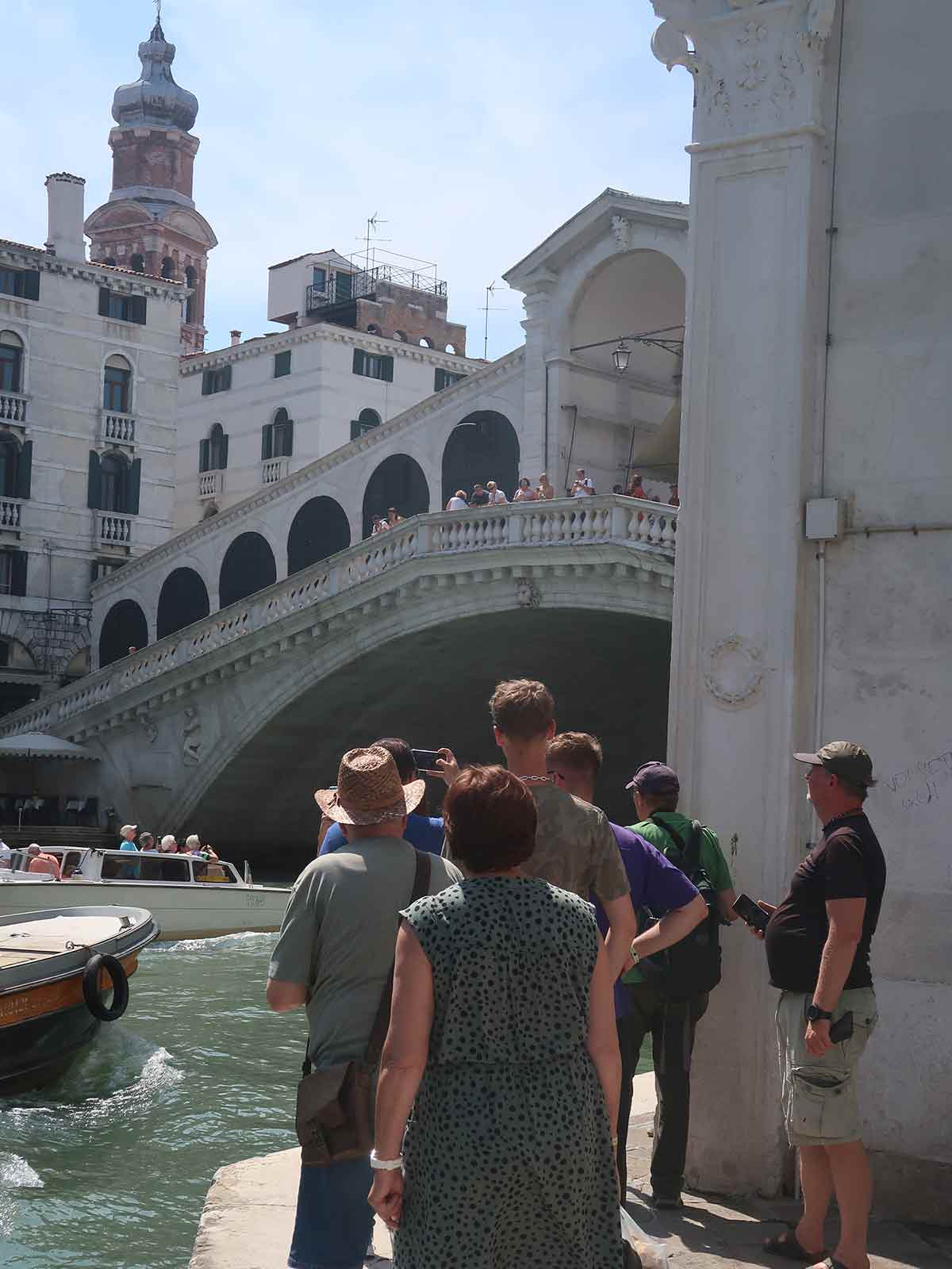 rialto bridge gondola venice