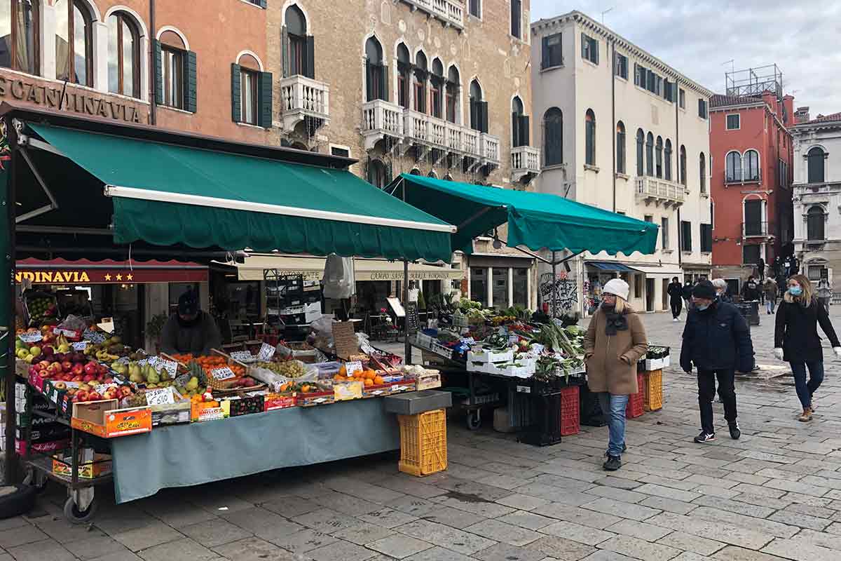 venice december christmas time