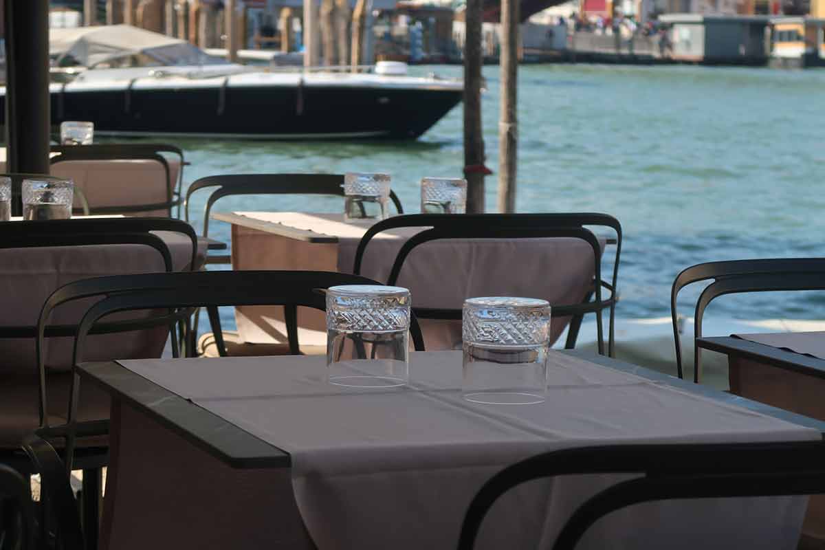 venice dining table