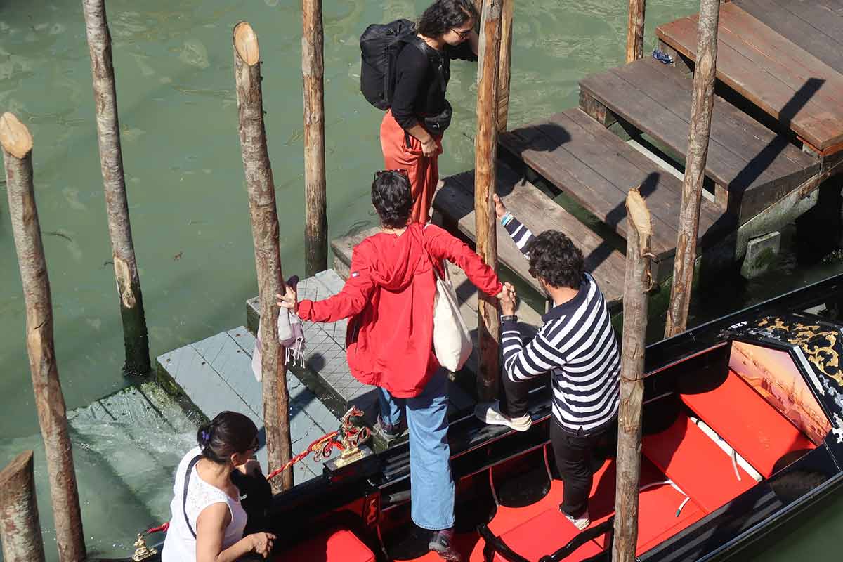 traveling light in venice