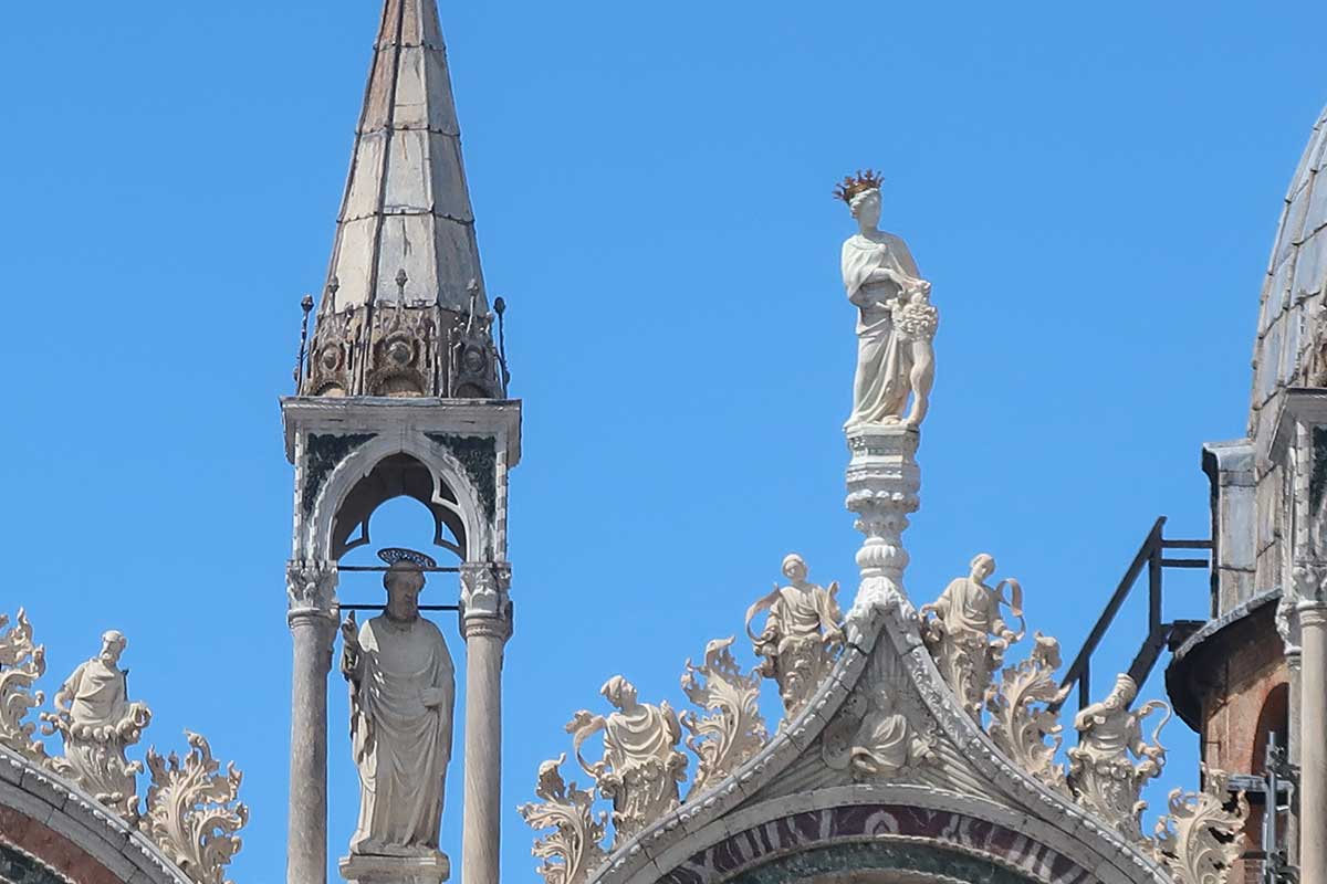 st mark basilica statues