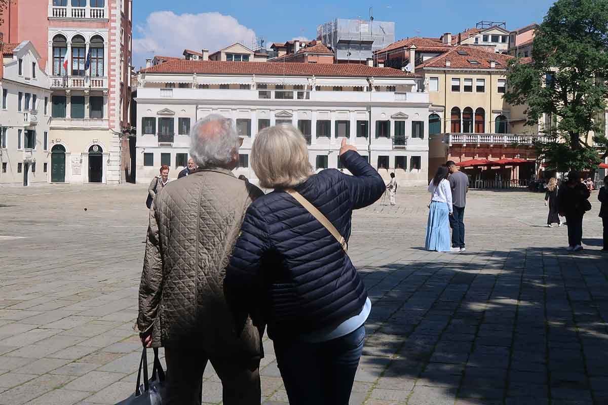 tourists in venice