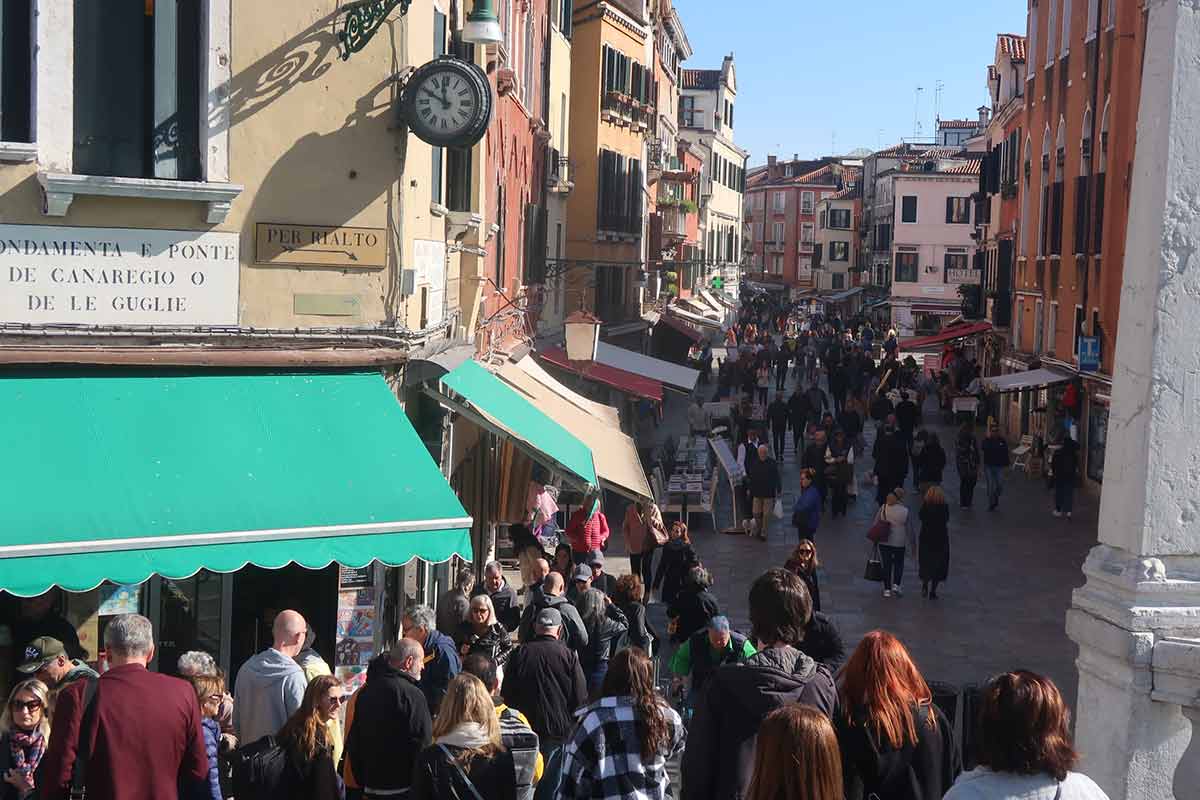 venice crowds