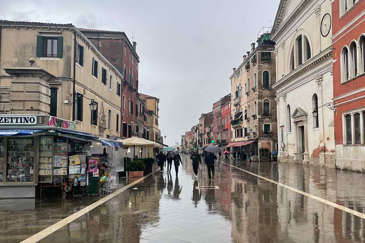 exploring venice in the rain