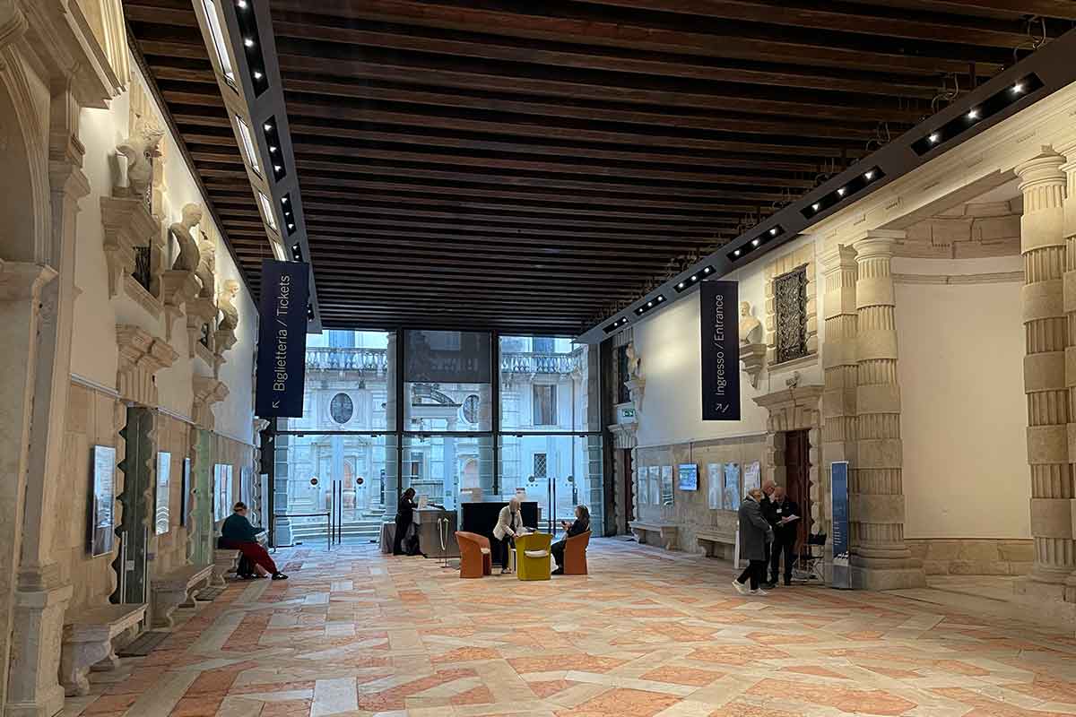 museum in venice rainy day