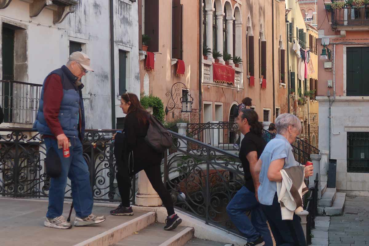 tourists in venice bridge