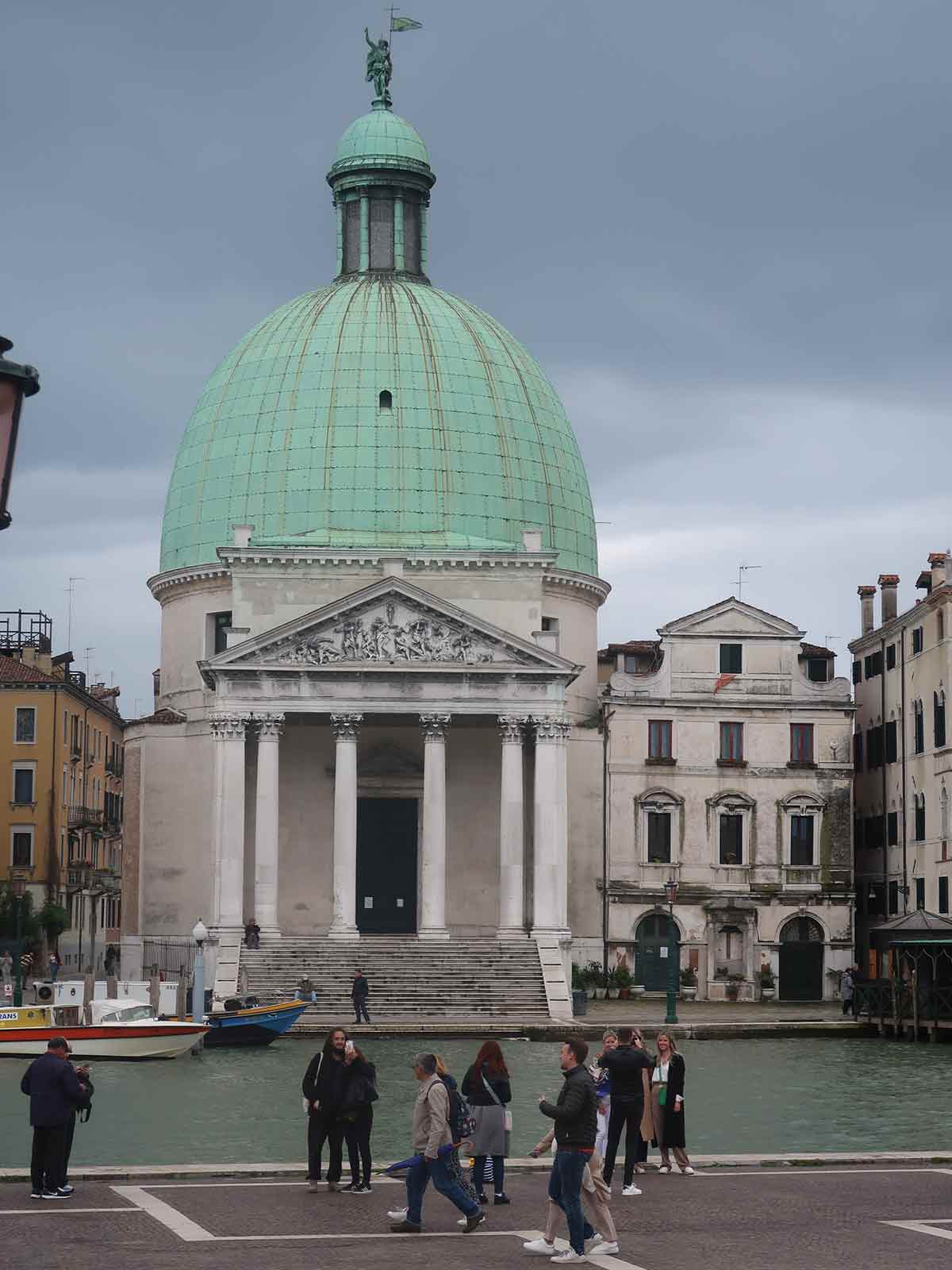venice off season rain