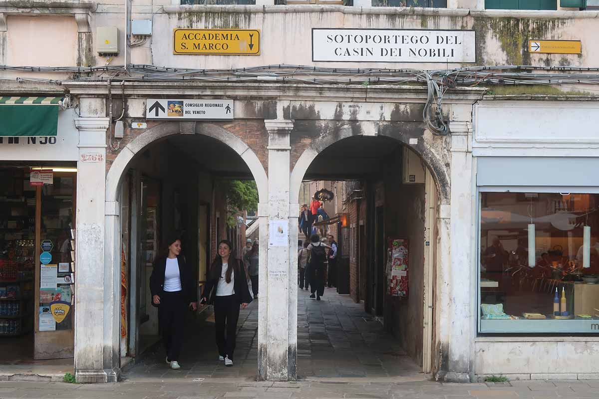 how to be a good tourist in venice