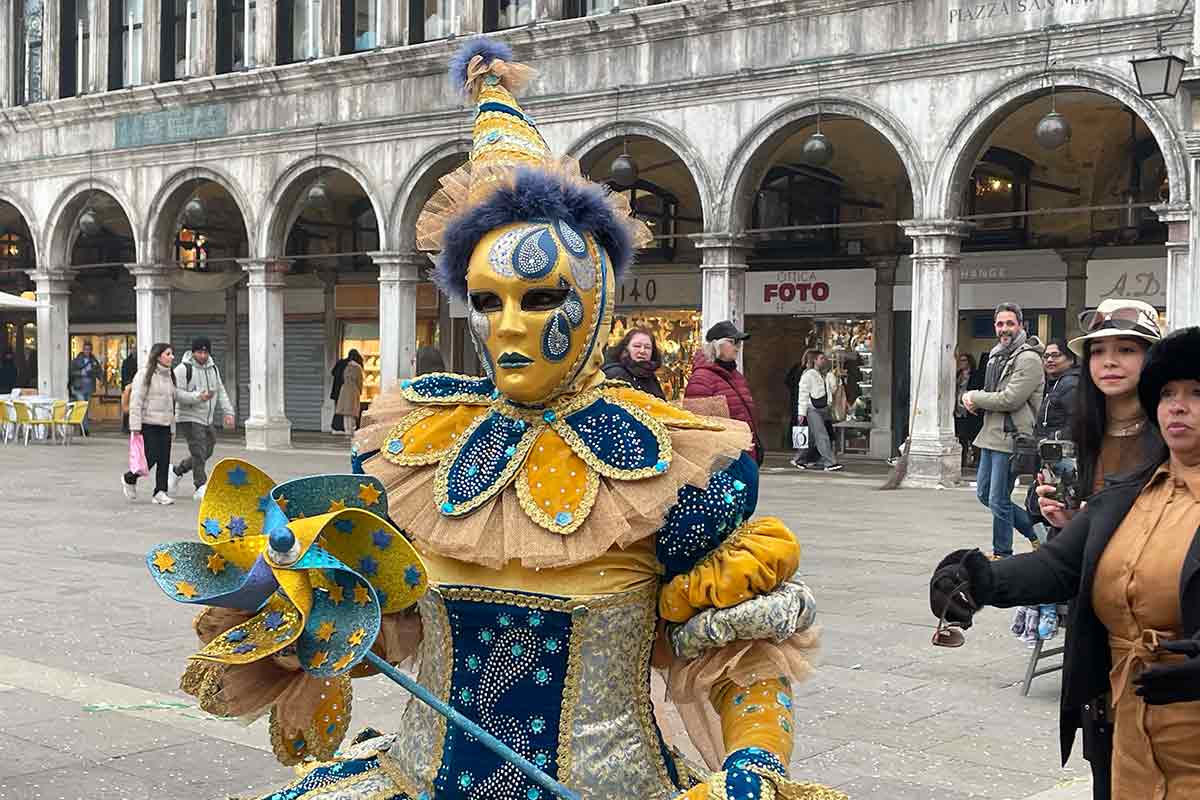 photographing venice carnival costumes